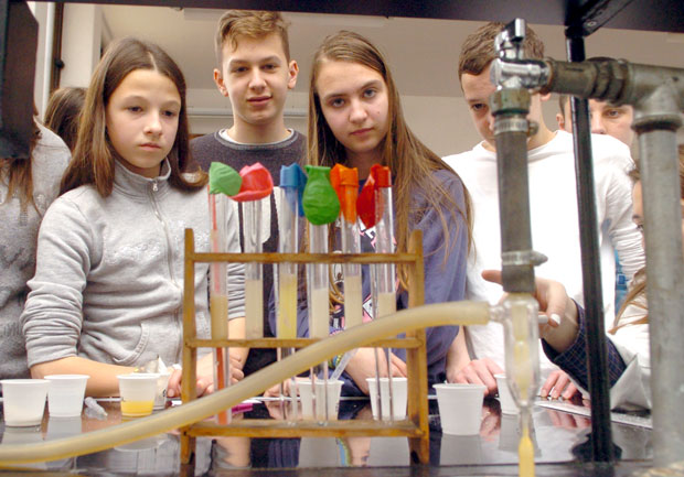 Дахом мењају течност
